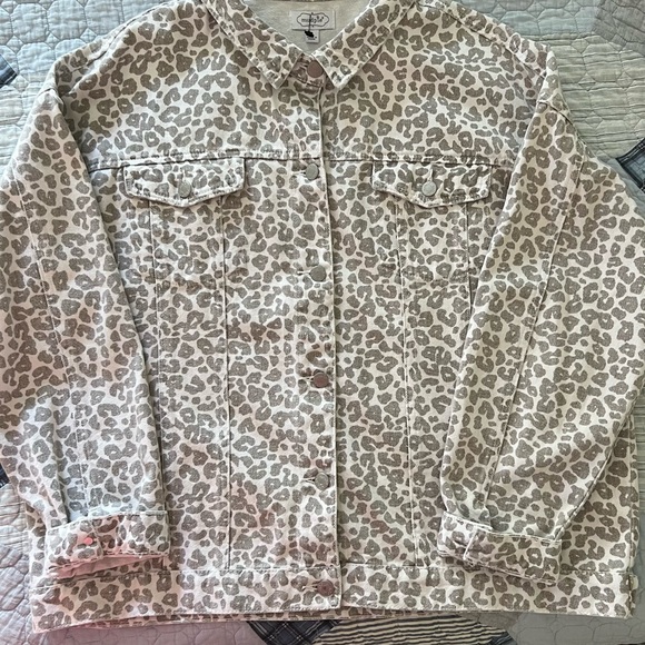 (2) Mudpie size Extra Large, never worn oversized denim jackets - Picture 4 of 5